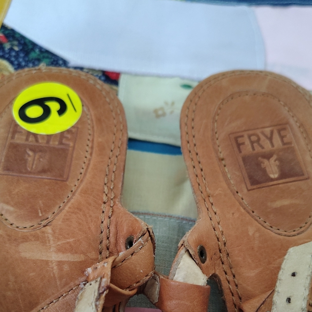 Frye Tan Leather Leaf Appliqué Sandals - Picture 3 of 6